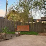 Campo de lujo Glamping By The Old Mill